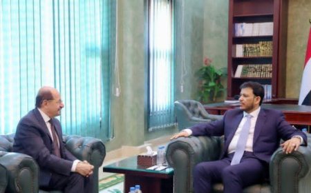 عدن: الدكتور عبدالله العليمي يلتقي رئيس مجلس الوزراء ويشيد بجهود الحكومة في مسار الإصلاحات الاقتصادية والإدارية