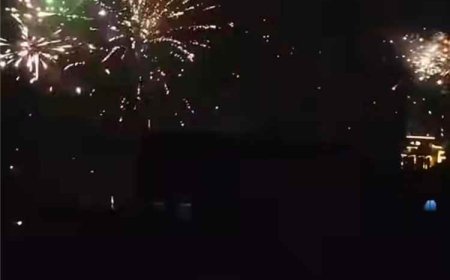 ألعاب نارية تُضيء سماء المكلا احتفالا بعيد الوحدة