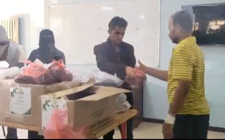 مبادرة "جبر الخواطر الإنسانية" توزع كسوة العيد لفئة الصم في العاصمة عدن