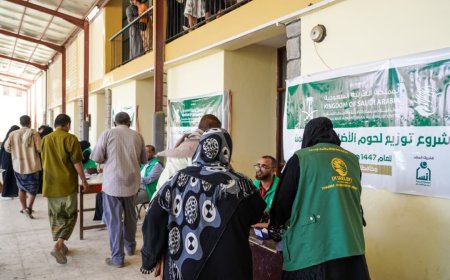 مركز الملك سلمان للإغاثة يواصل توزيع لحوم الأضاحي لعام 1447هـ بعدن