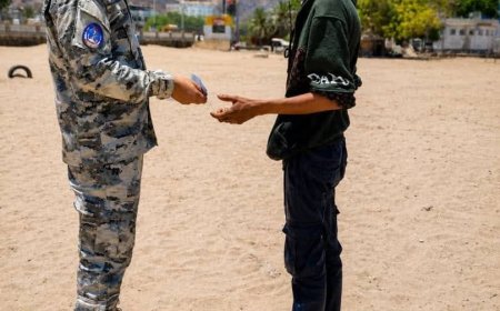 خفر السواحل قطاع خليج عدن  ينفذ حملة توعوية ميدانية بشواطئ محافظة عدن في ثاني أيام عيد الأضحى المبارك