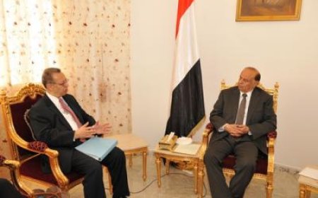 المبعوث الأممي بن عمر يلخص تفاصيل أربعة أعوام جمعته بالرئيس هادي بكلمات مؤثرة