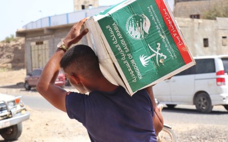 مركز الملك سلمان للإغاثة يوزّع (74) طنا من المواد الغذائية في مديرية المسيمير بمحافظة لحج