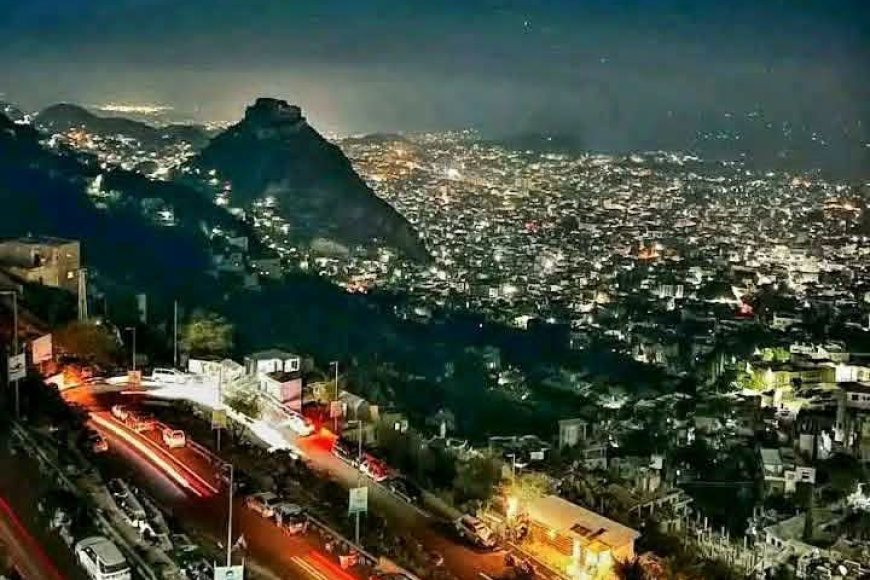 تعز مديرية شـرعب تكتسح القمة..21 طالباً وطالبة مـن أبناء المديرية يحققون رقماً قياسياً في القبول بكلية الطب