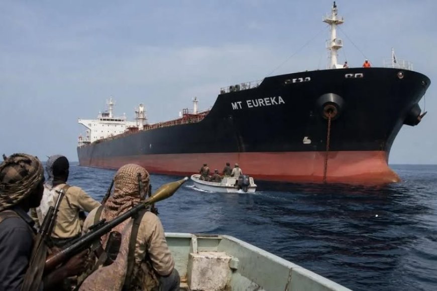 9 مسلحين يختطفون ناقلة ديزل في أعالي البحار.. خفر السواحل اليمنية تكشف تفاصيل الفشل في اللحاق بها