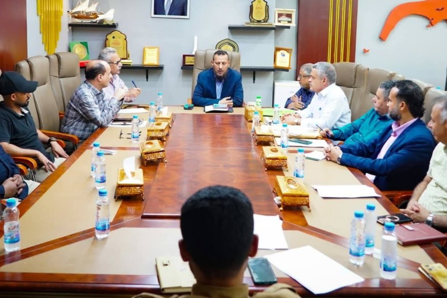 المحافظ شيخ يوجه بعدد من الإجراءات لتطوير وتعزيز العمل الإداري والميداني لوحدة حماية الأراضي