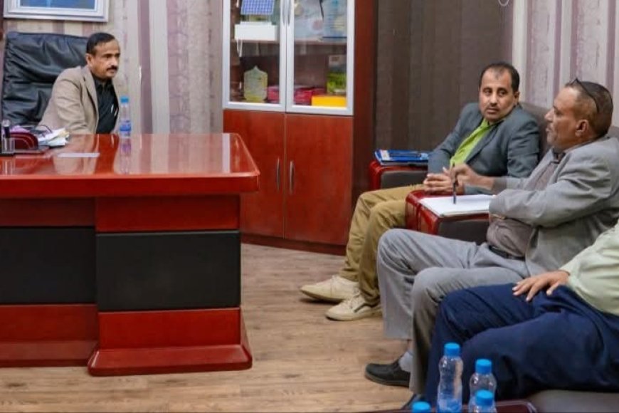 المحافظ بن الوزير يناقش مع هيئة المساحة الجيولوجية والمياه سبل الحد من استنزاف المياه الجوفية.