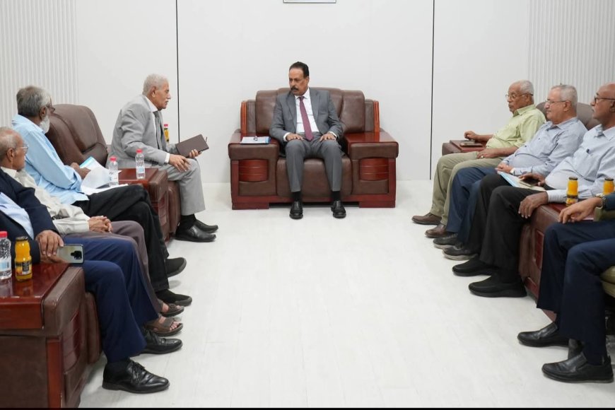وزير الأشغال العامة والطرق يلتقي قيادة نقابة المهندسين اليمنيين بعدن