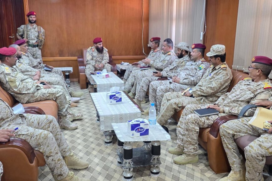 برئاسة اللواء شكري وحضور اللواء القبّة .. اجتماع موسع لقادة المنطقة العسكرية الرابعة 