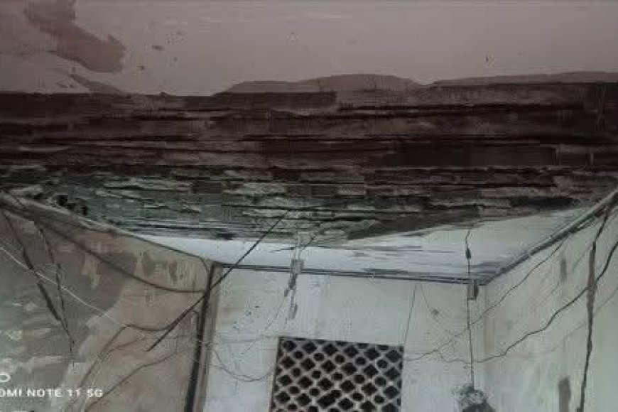 الجاوي: ملف المباني المتهالكة في المديرية يحظى بمتابعة وحرص شديدان من قبل المحافظ ووجهت بالعمل بترميم سلالم عمارة باشنفر المنهارة.