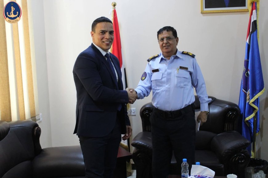 خفر السواحل اليمنية تستقبل الملحق العسكري الفرنسي لدى اليمن لبحث تعزيز التعاون في الأمن البحري