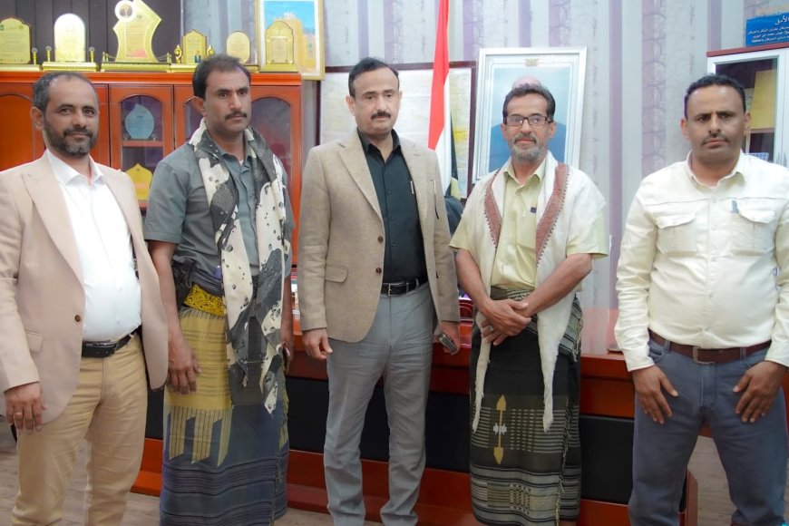 المحافظ بن الوزير يلتقي قيادة السلطة المحلية بمديرية عرماء ويؤكد المضي في تنفيذ المشاريع الحيوية والخدمية
