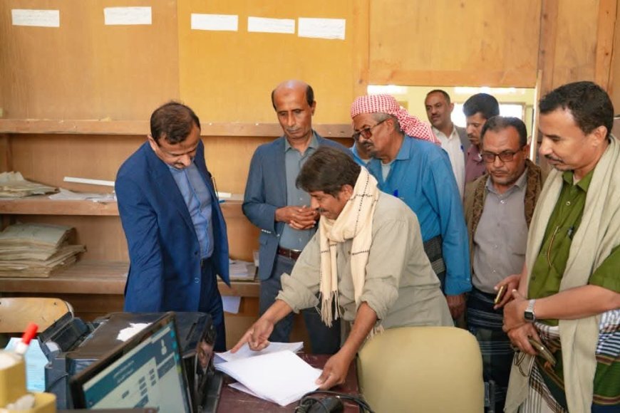 المحافظ بن الوزير يتفقد الاستعدادات الجارية لاختبارات الثانوية العامة ويوجه باعتماد الأرشفة الإلكترونية للنتائج