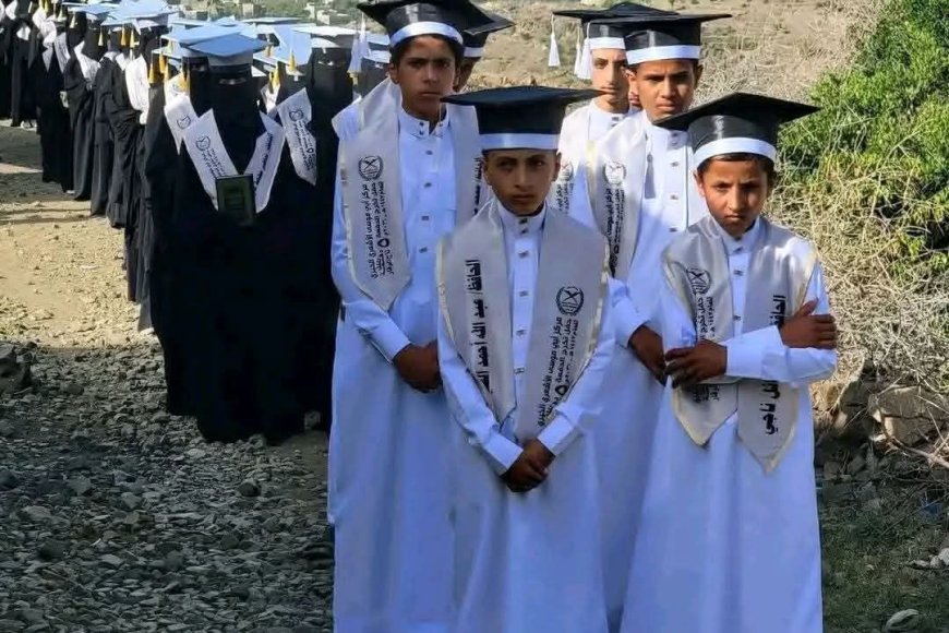 تعز.. مديرية سامع تحتفي بتخرج 73 حافظاً وحافظة للقرآن الكريم