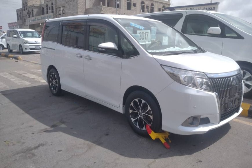 شرطة السير بالعاصمة عدن.. تدشن استخدام الكلبشات لضبط المركبات المعرقلة لحركة السير