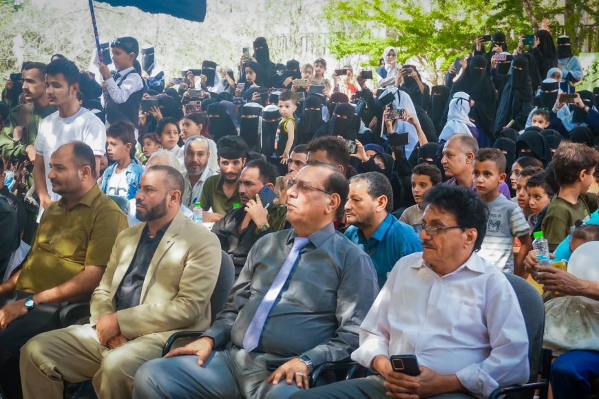 اللواء القبّة يكرّم قدامى المعلمين في مدرسة الشهيد علي محمد صالح بالضالع