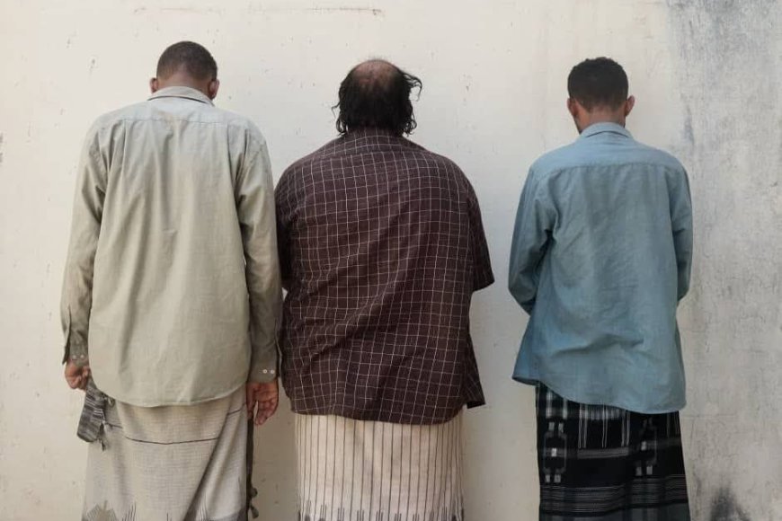 الأمن الوطني بعدن يطيح بعصابة تقطع وسرقة ويؤكد الضرب بيد من حديد لكل الخارجين عن النظام والقانون