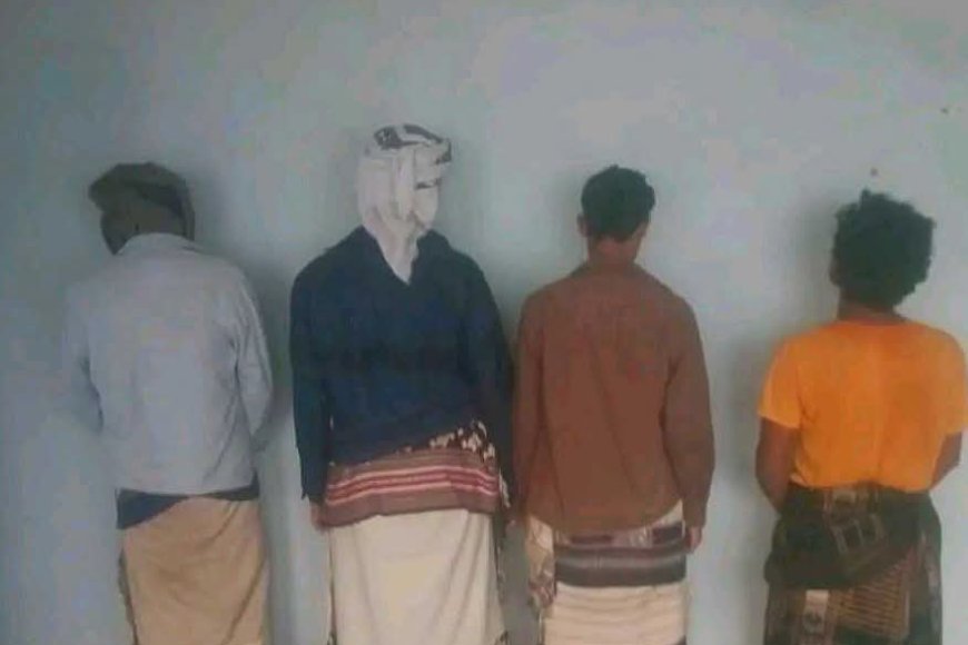 في إنجاز أمني جديد.. أمن خنفر يضبط أربعة متهمين بقضايا تقطع وابتزاز بطريق الحرور