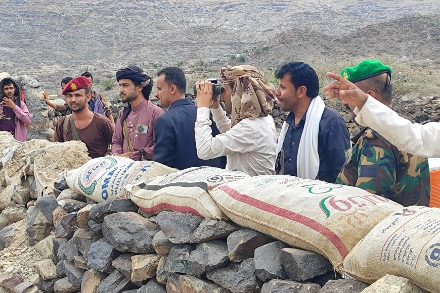 رئيس حلف أبناء الحواشب وقيادة انتقالي المسيمير ونائب مدير امن المديرية يتفقدون أبطال القوات المسلحة الجنوبية في جبهة حبيل حنش