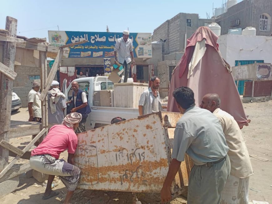 بتوجيهات القائم بأعمال المديرية أحمد الداؤودي..حملة لإزالة المظاهر العشوائية وتنظيم الحركة المرورية في عدد من شوارع البريقة