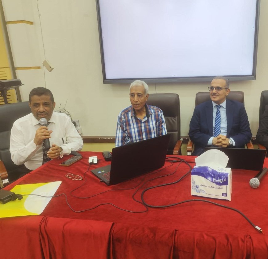 وزير الصحة يفتتح دورة مكثفة في ممارسات التصنيع الجيد بهيئة الأدوية ويترأس اجتماعًا فنيًا لتطوير الأداء المؤسسي