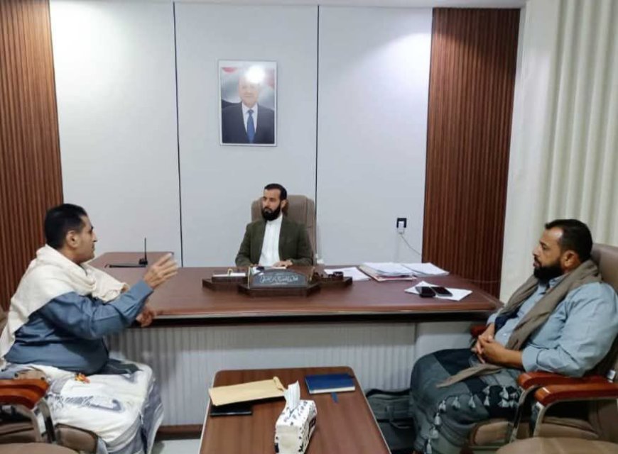 محافظ أبين يناقش مع مدير عام الاتصالات سبل تطوير قطاع تقنية المعلومات بالمحافظة