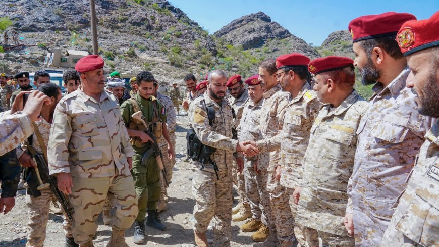 اللواء القبّة يترأس اجتماعاً عسكرياً لقادة ألوية محور الضالع في مريس