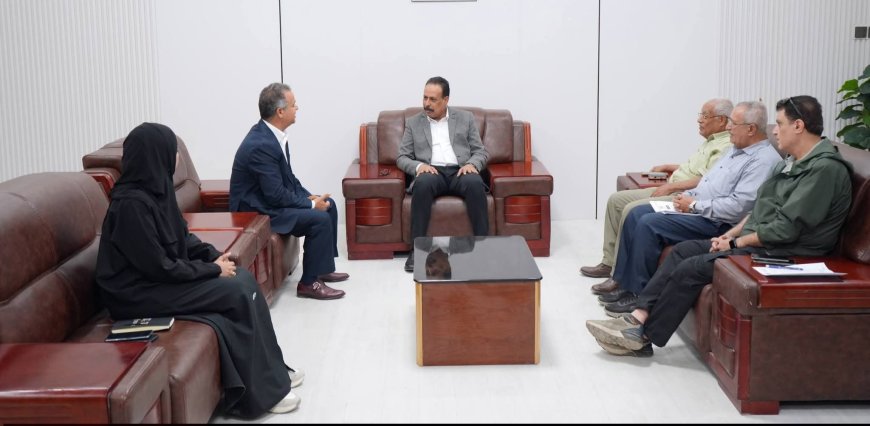 وزير الأشغال يبحث مع السفير الليبي سبل تعزيز التعاون المشترك. 
