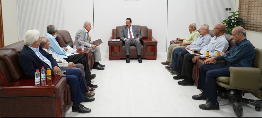 وزير الأشغال العامة والطرق يلتقي قيادة نقابة المهندسين اليمنيين بعدن