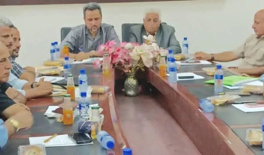 بحضور محافظ المحافظة.. مجلس جامعة لحج يعقد اجتماعًا استثنائيًا