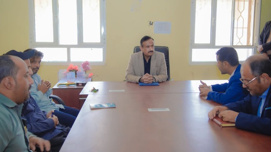 المحافظ بن الوزير يتفقد العملية التعليمية والامتحانات الجارية في معهد أمين ناشر الصحي بشبوة