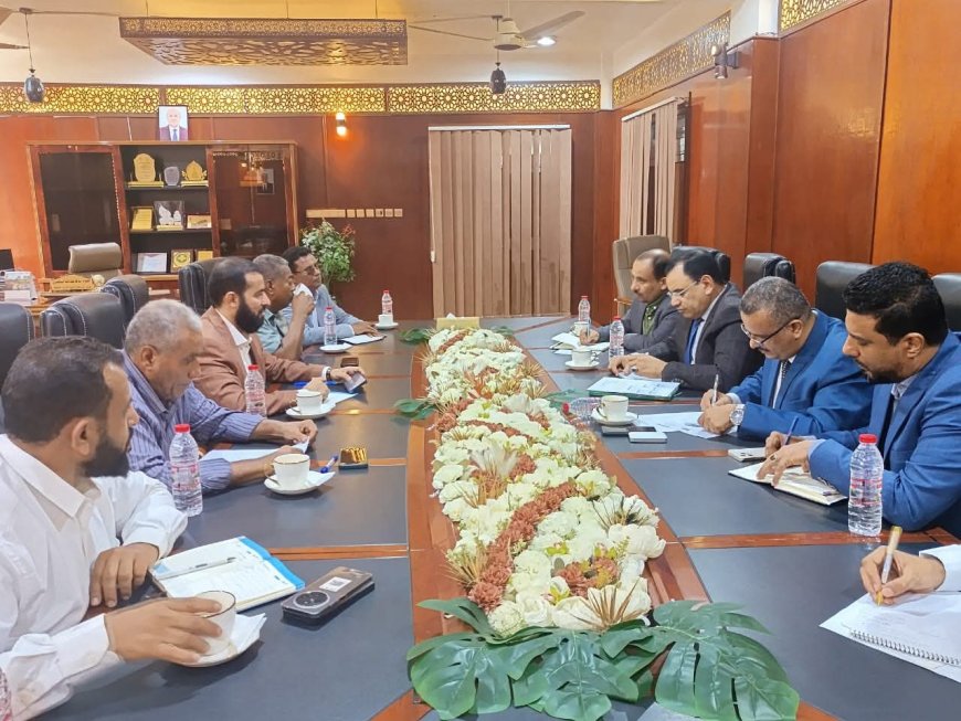 الوزير السقطري ومحافظ أبين يناقشان المشاريع الاستراتيجية الزراعية والسمكية ويؤكدان أهمية تعزيز الأمن والاستثمار التنموي بالمحافظة