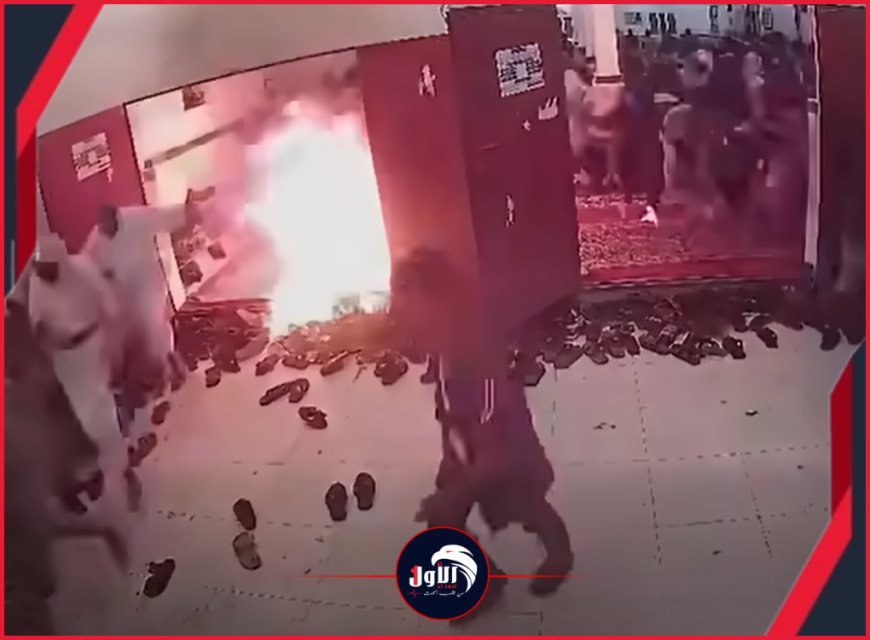 فيديو صادم يوثق لحظة إشعال شاب النار في جسده داخل مسجد بمأرب