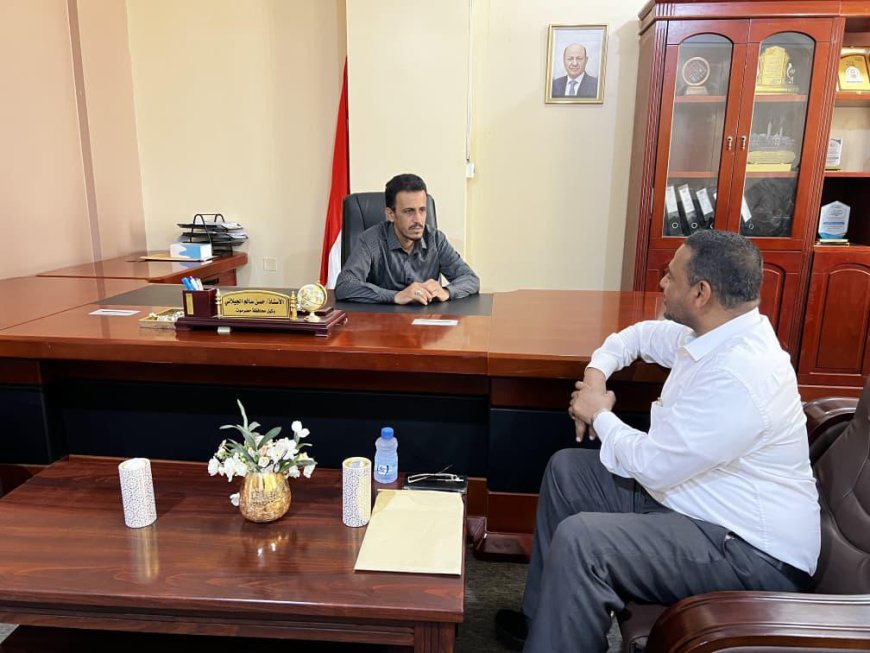 وكيل المحافظة الجيلاني يلتقي رئيس مركز روافد حضرموت للدراسات والتنمية ويطّلع على برامجه التنموية