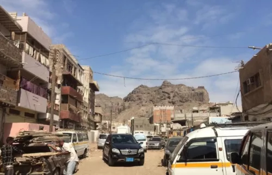 اشغال صيرة تنفذ أعمال تأهيل لعدد من المباني المهددة بالانهيار في الخساف