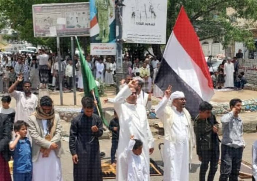 تعز..وقفة احتجاجية حاشدة فيها للمطالبة بالغاز والماء والكهرباء ودعم الجيش