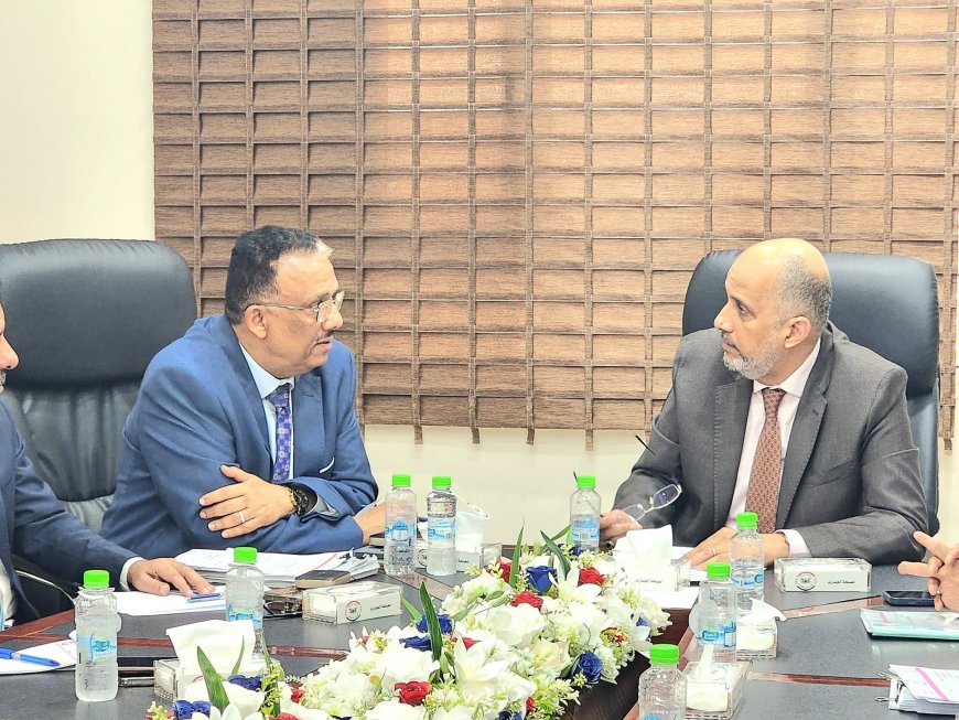 وزير المالية يطلع على مستوى سير العمل والجهود التطويرية في مصلحة الجمارك