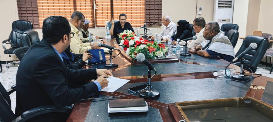 محافظ لحج يلتقي ممثلي الأحزاب والمكونات السياسية بالمحافظة ويحث على توحيد الصف لدعم التنمية والابتعاد عن الصراعات ... 