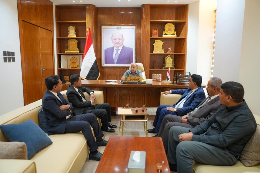 عضو مجلس القيادة محافظ حضرموت يشيد بدور إعلام حضرموت ويؤكد أهمية التكامل الإعلامي لخدمة المجتمع