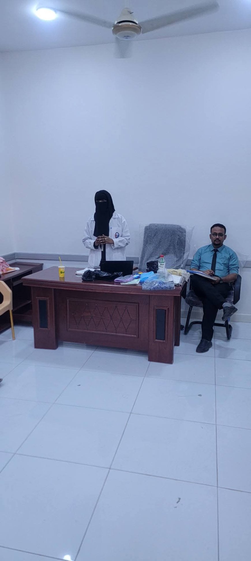دائرة الخدمات الطبية تنظم محاضرة توعوية حول أساسيات ومبادئ النظافة في المستشفيات.