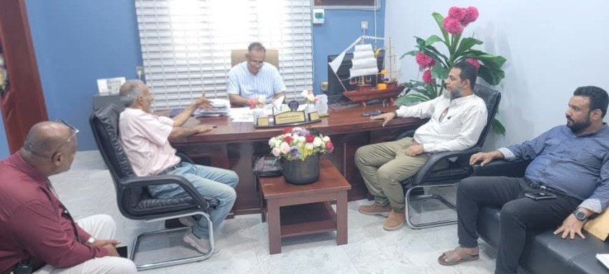 مناقشة سبل تحسين الخدمات الطبية في مستشفى خليج عدن