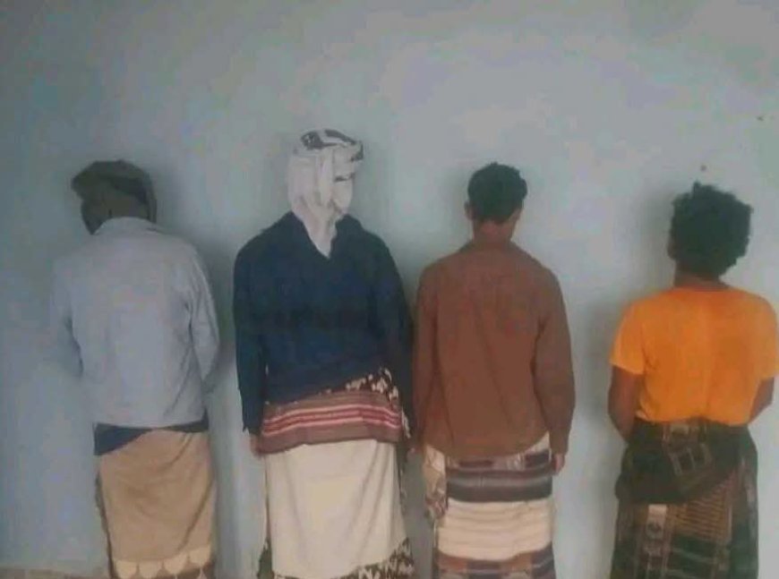 في إنجاز أمني جديد.. أمن خنفر يضبط أربعة متهمين بقضايا تقطع وابتزاز بطريق الحرور