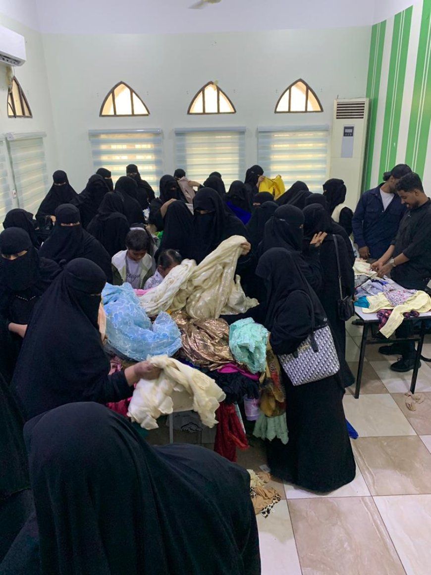 إتحاد الملتقيات التطوعية بساحل حضرموت يدشن توزيع الملابس المستعملة عيد الاضحى استهدفت 500اسرة محتاجه في ضواحي المكلا 