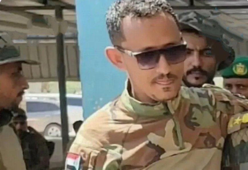 ​تسريب صوتي صادم يفضح (صقر عدن) هو يبتز فتاة.. (استمع) لتفاصيل المكالمة الصوتية!