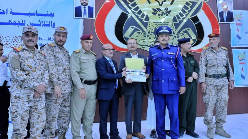 مارب..السلطة المحلية بمحافظة إب تكرّم 137 خريجاً من كلية الطيران والدفاع الجوي من أبناء المحافظة