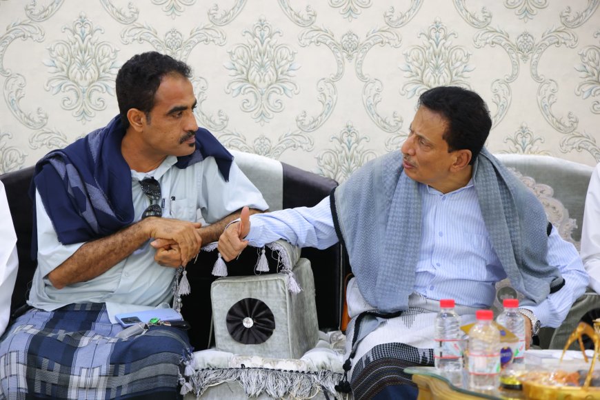 مدير عام مطار الغيضة الدولي يهنئ محافظ المهرة بعيد الأضحى المبارك