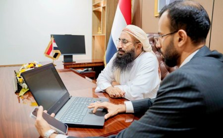وزير الأوقاف والإرشاد يدشن إصدار أول تأشيرة عمرة لموسم 1448هـ