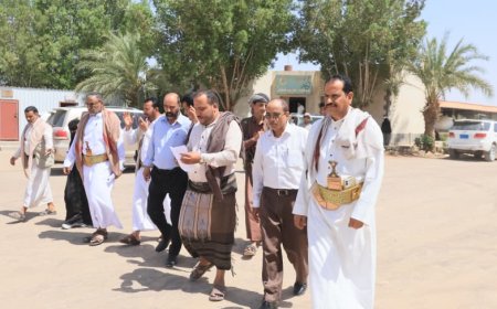 مأرب: وكيلا المحافظة الباكري والمعوضي يتفقدان مستوى الانضباط الوظيفي ويدشنان برنامج لجان التفتيش للخدمة المدنية 