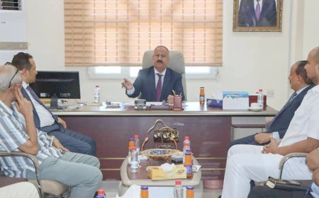 وزير النقل يتفقد سير العمل بالهيئة العامة للشؤون البحرية في أول دوام عقب إجازة عيد الأضحى