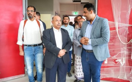 عضو مجلس القيادة محافظ حضرموت يزور مشروع مخازن الأدوية واللقاحات المحورية بمدينة المكلا